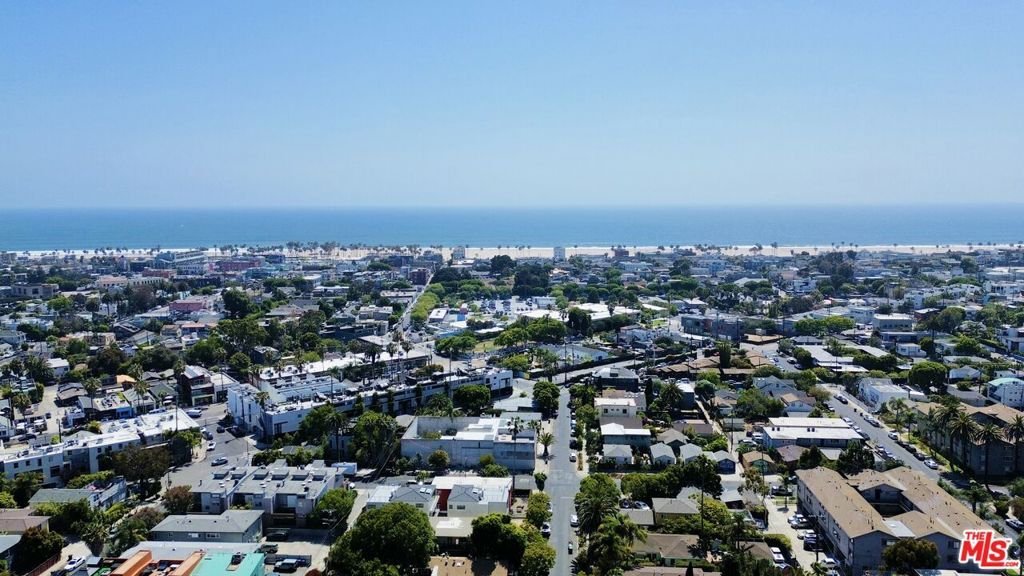 Los Angeles, California, United States 4 - 18122633