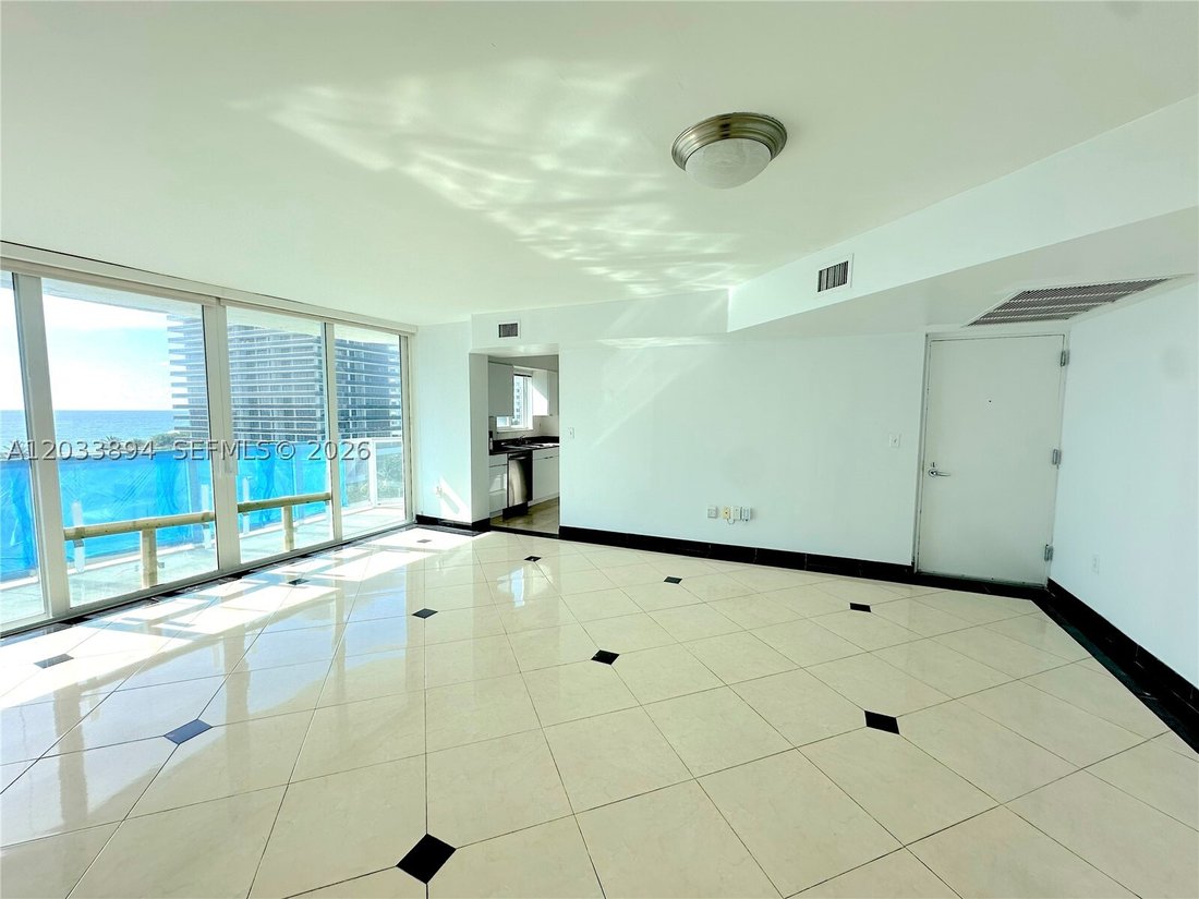 Condo in Miami Beach, Florida, United States 1 - 18123472