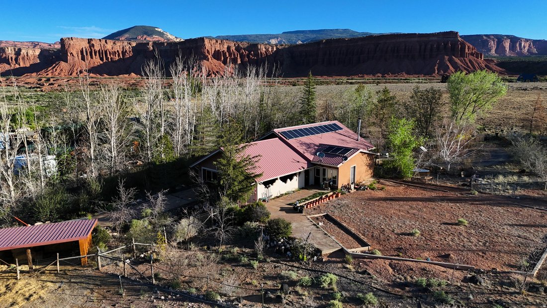 House in Torrey, Utah, United States 2 - 18121737