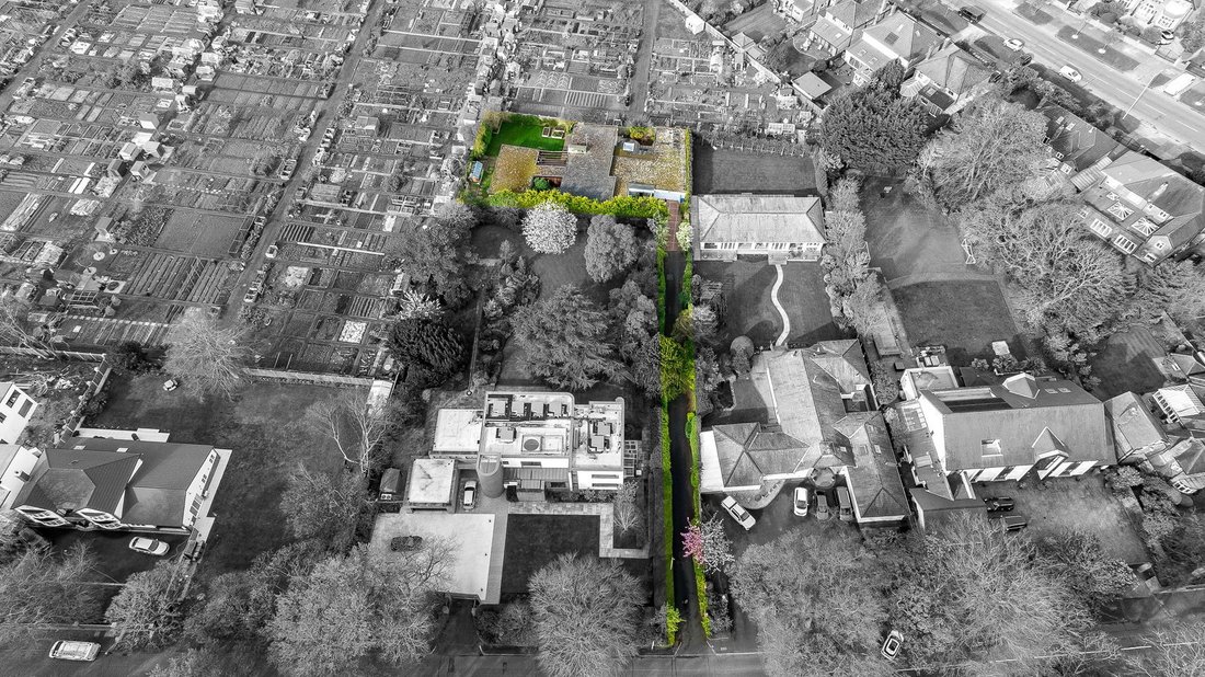 Bungalow in Calderstones Park, Liverpool, England 4 - 18124841