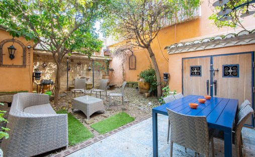 House in Centre Ville, Aigues-Mortes, France 1