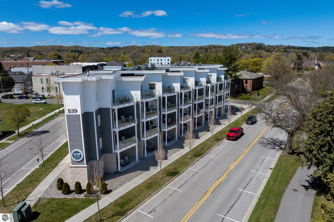 Condo in Garfield Township, Michigan, United States 4 - 18124432