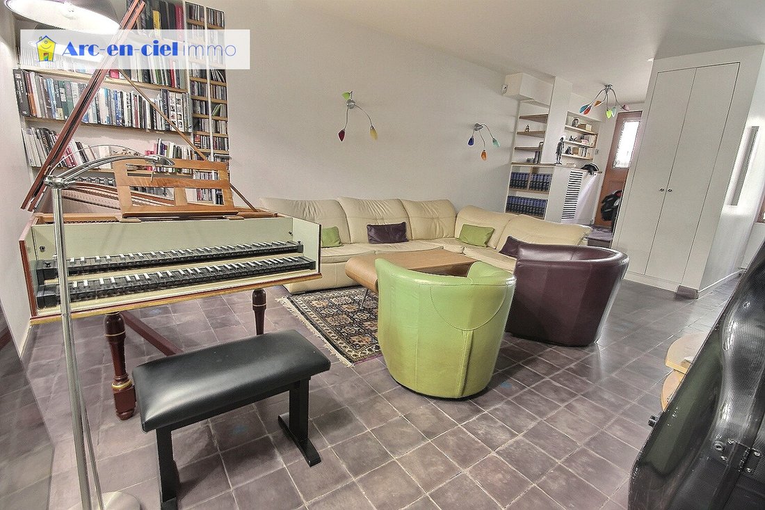Apartment in Grange Aux Belles-Terrage, Paris 10e Arrondissement, Paris 4 - 18122392