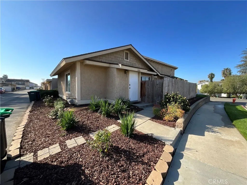 Orange, California, United States 1 - 18123048