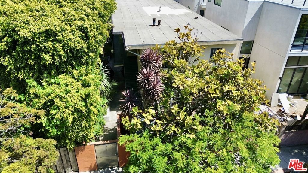 Los Angeles, California, United States 2 - 18122633
