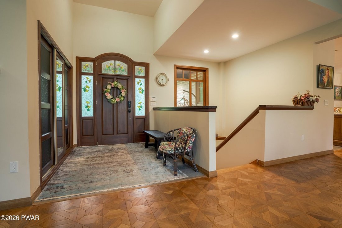 House in Gouldsboro, Pennsylvania, United States 4 - 18124413