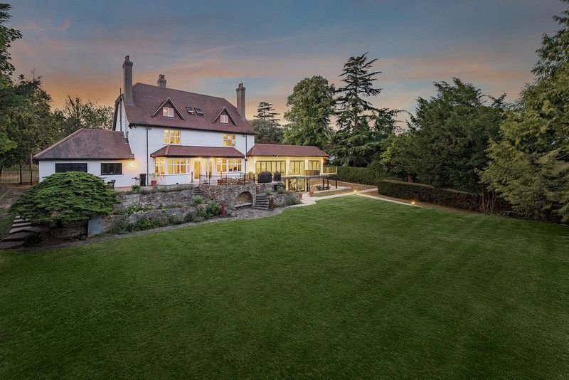 House in Woodcote Green, London Borough of Croydon, England 2 - 18124838