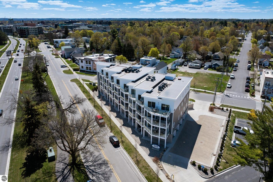 Condo in Garfield Township, Michigan, United States 5 - 18124432