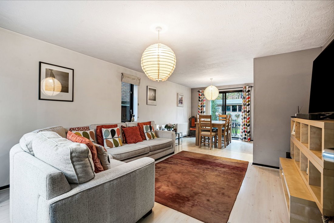 House in Horley, England 2 - 18124743