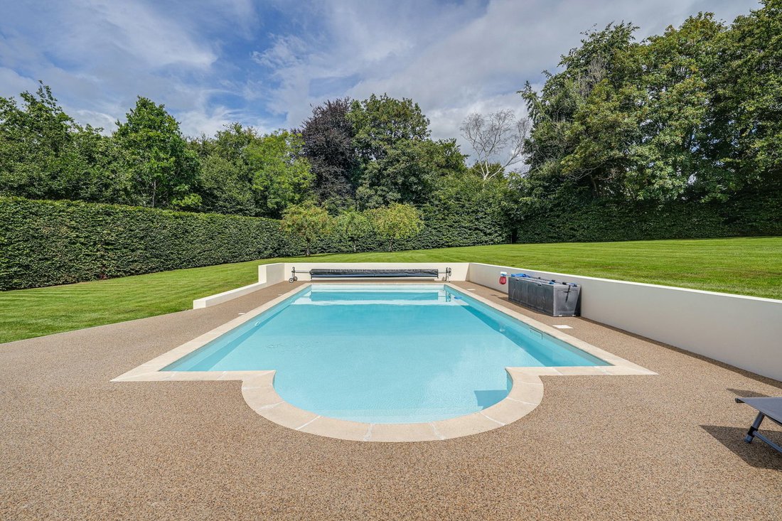 House in Saint Hill, East Grinstead, England 2 - 18124731