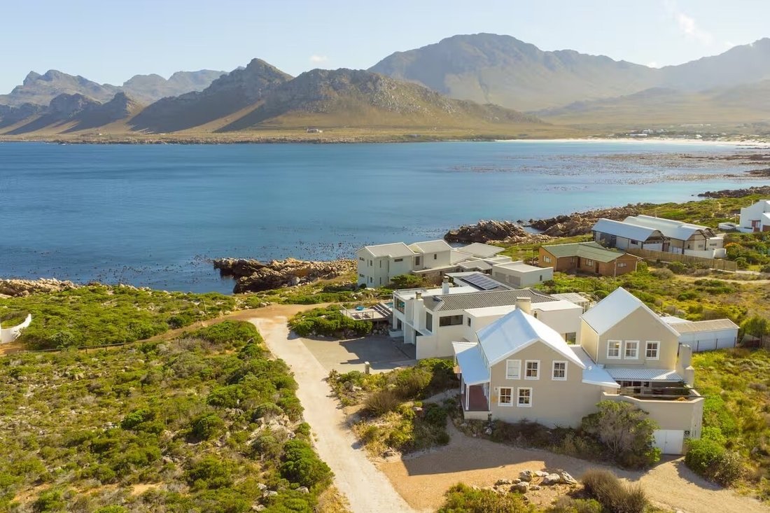 House in Overstrand Local Municipality, Western Cape, South Africa 1 - 18123451