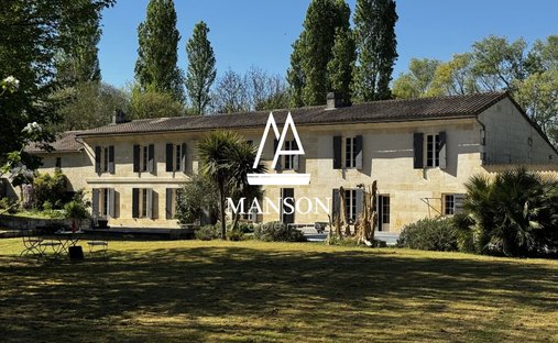 House in Saint-Laurent-d'Arce, Nouvelle-Aquitaine, France 1