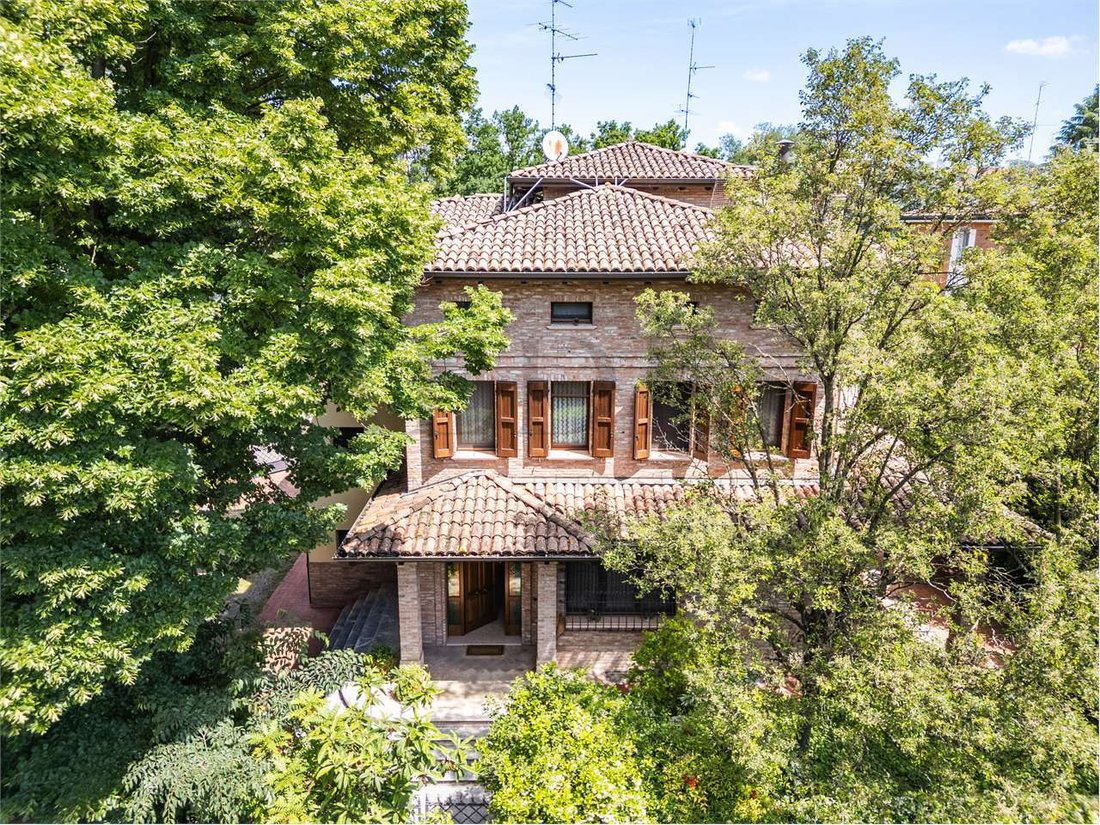 Villa in Historic Center, Modena, Emilia-Romagna 1 - 16227523