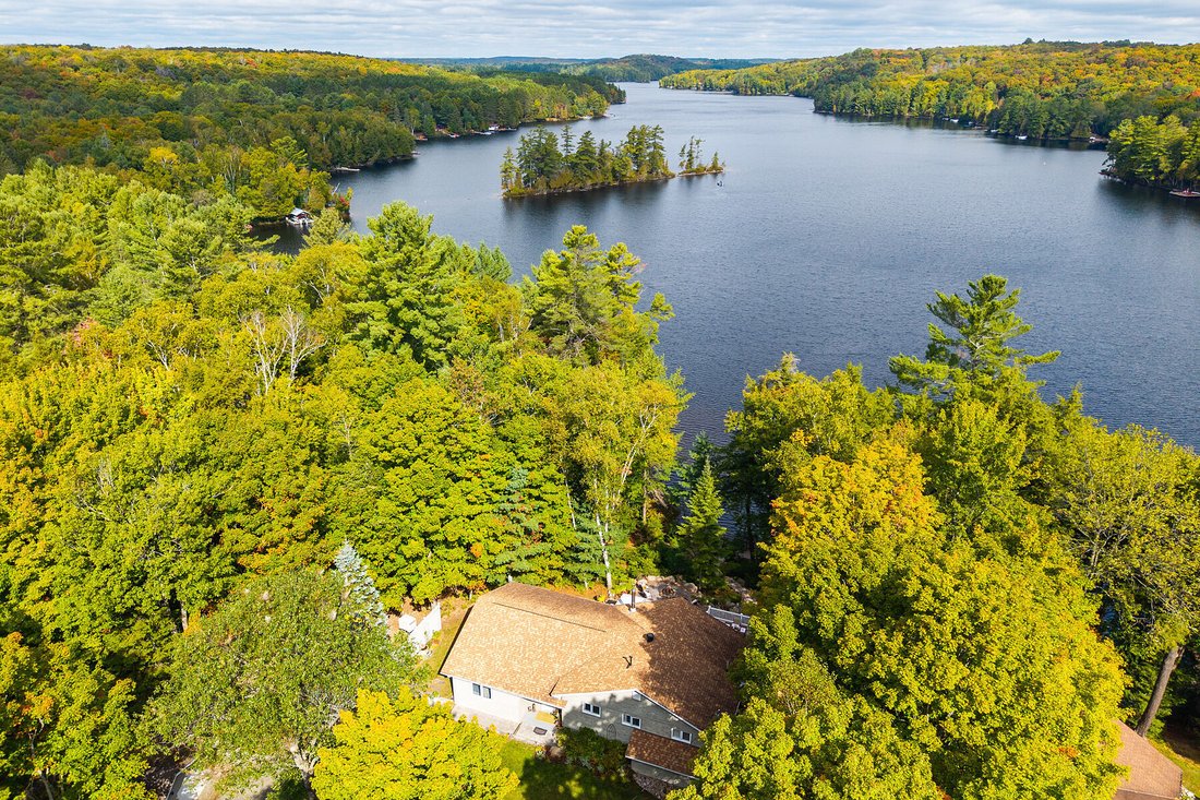 House in Huntsville, Ontario, Canada 1 - 18120465