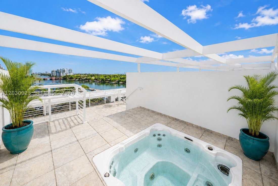 Condo in Miami Beach, Florida, United States 5 - 18123027