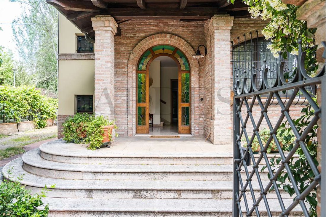 Villa in Historic Center, Modena, Emilia-Romagna 4 - 16227523
