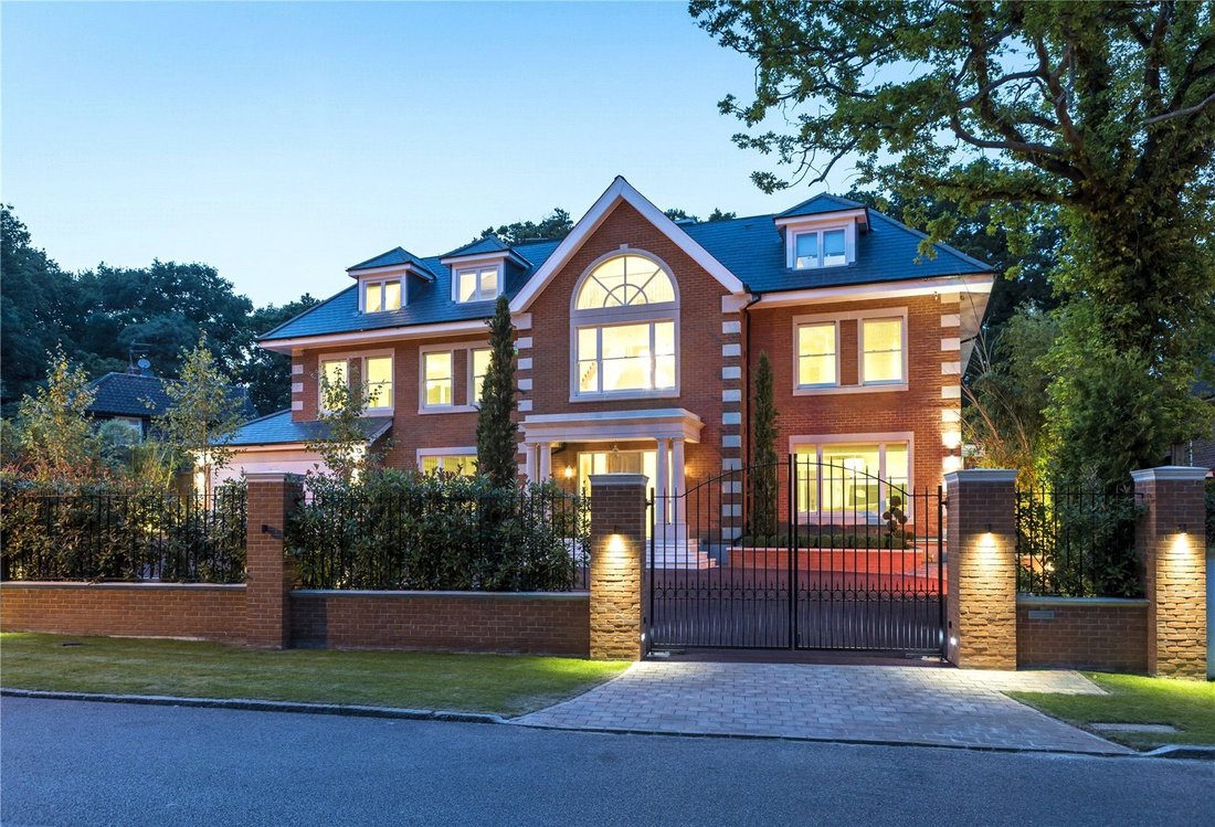 House in Coombe, Royal Borough of Kingston upon Thames, England 1 - 18119603