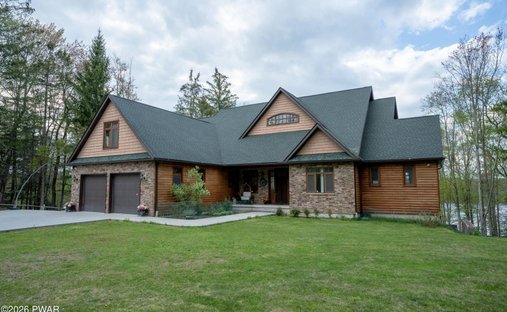House in Gouldsboro, Pennsylvania, United States 1