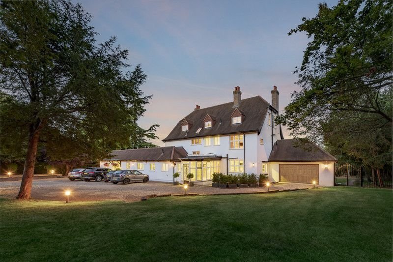 House in Woodcote Green, London Borough of Croydon, England 2 - 18124838