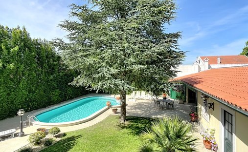 House in Azeitao (Sao Lourenco e Sao Simao), Setubal, Portugal 1