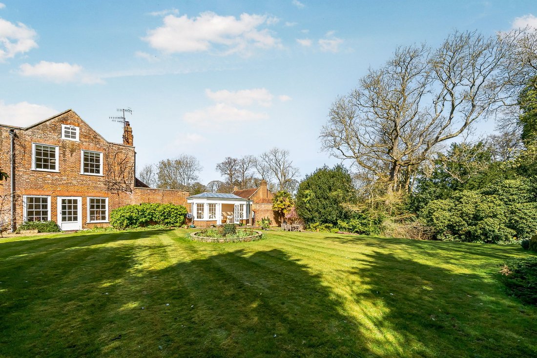 House in Bletchingley, England 3 - 18124839