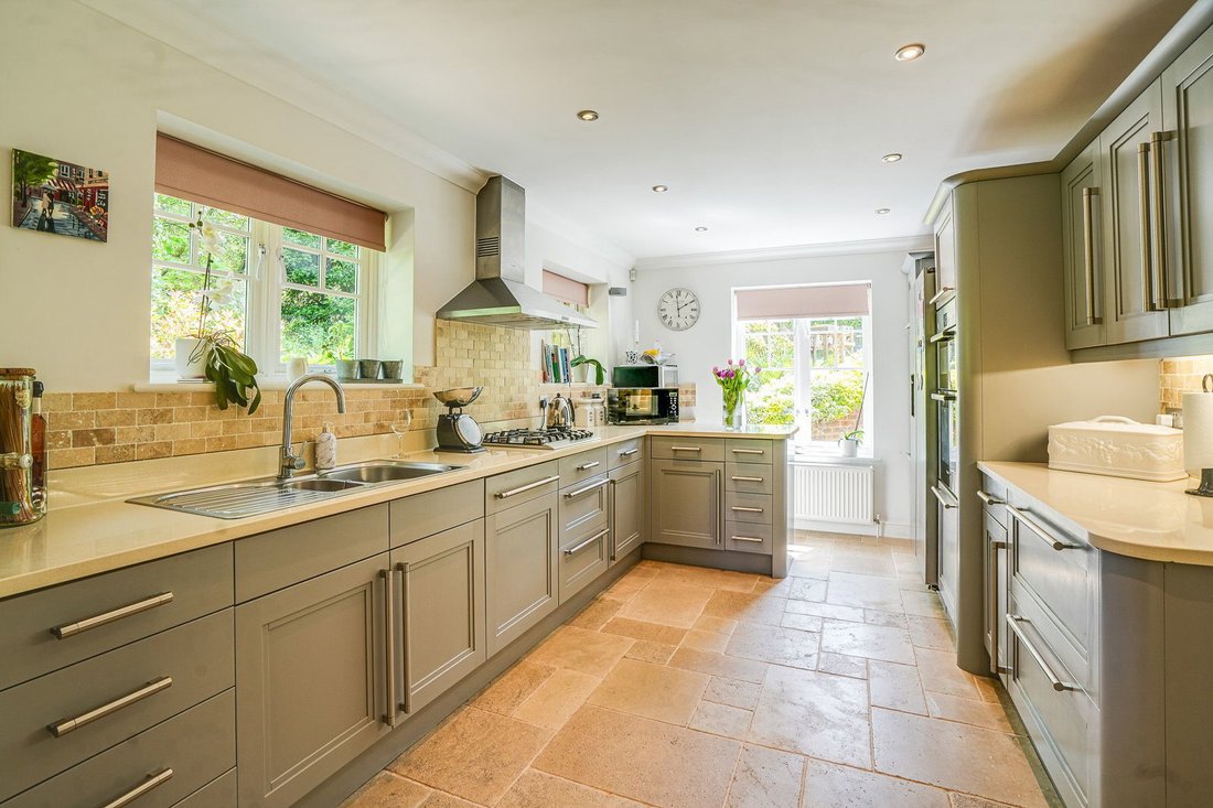 House in Warlingham, England 3 - 18124726