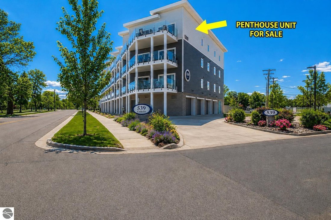 Condo in Garfield Township, Michigan, United States 2 - 18124432