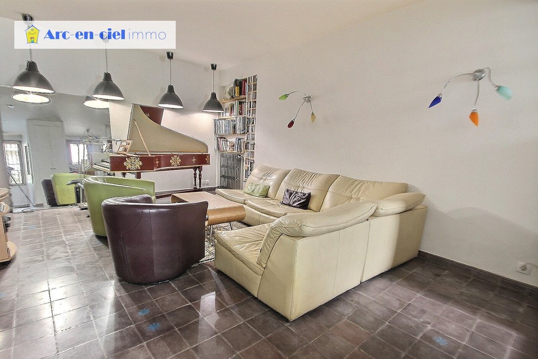 Apartment in Grange Aux Belles-Terrage, Paris 10e Arrondissement, Paris 3 - 18122392