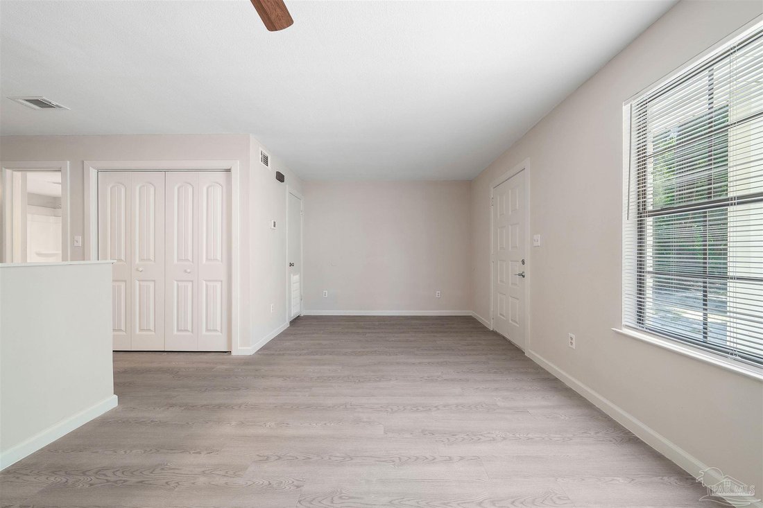 Apartment in Pensacola, Florida, United States 5 - 18121334