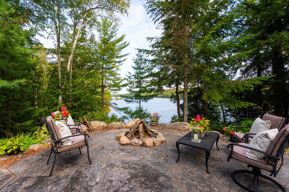House in Huntsville, Ontario, Canada 5 - 18120465