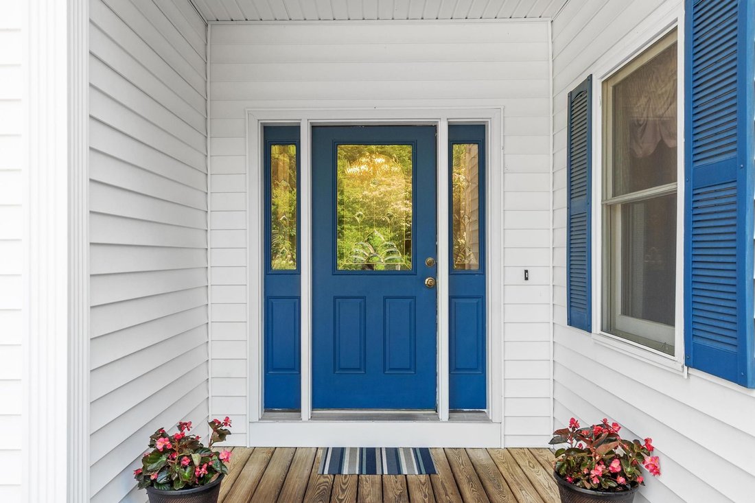 House in Tyngsborough, Massachusetts, United States 4 - 18120407
