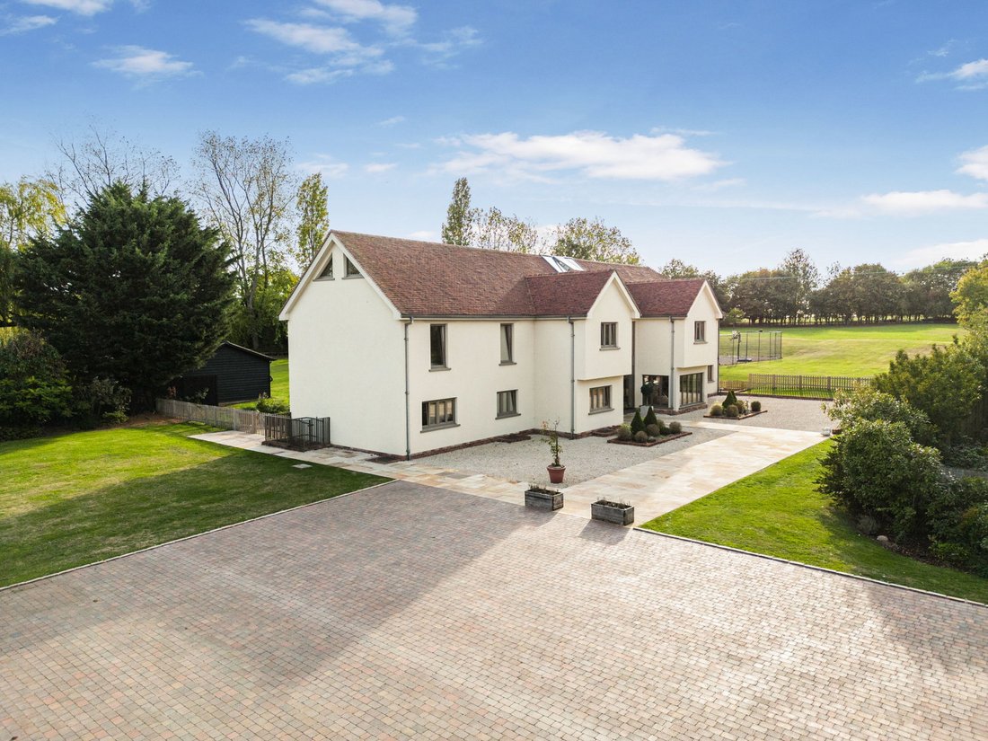 House in Lindsell, England 3 - 18124835