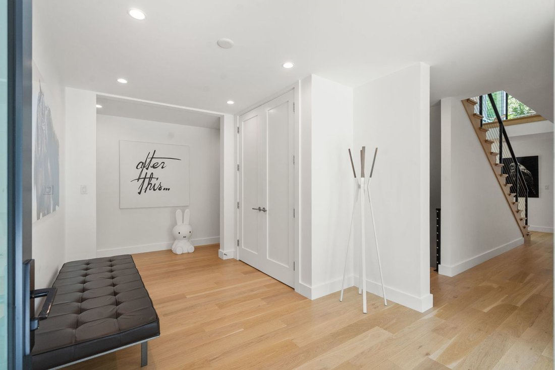 House in Newton, Massachusetts, United States 3 - 18123197