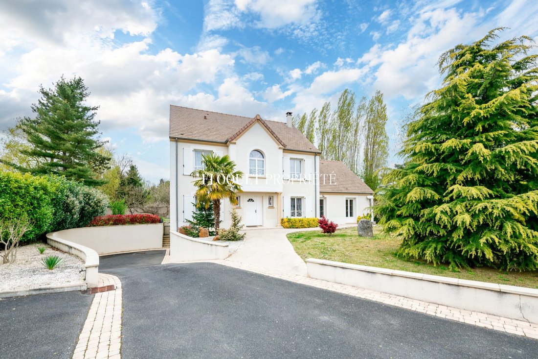 House in Saint-Martin-en-Biere, Ile-de-France, France 2 - 18124621