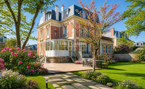 Villa in Charlemagne, Maisons-Laffitte, France 1