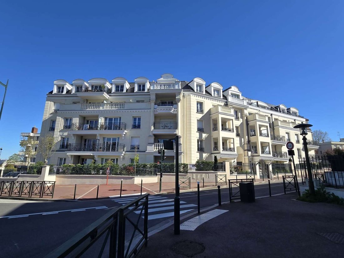 Apartment in Wallon, Le Plessis-Robinson, France 1 - 18043508