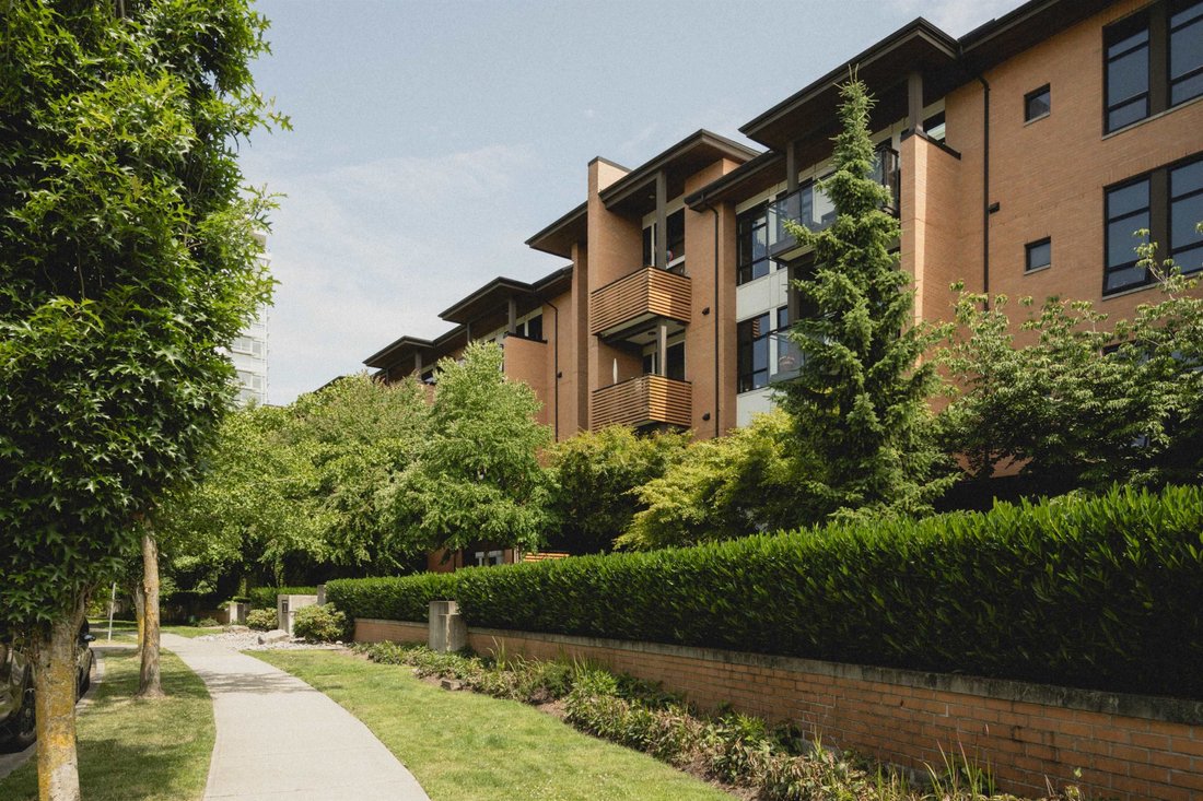 Condo in New Westminster, British Columbia, Canada 2 - 18123663