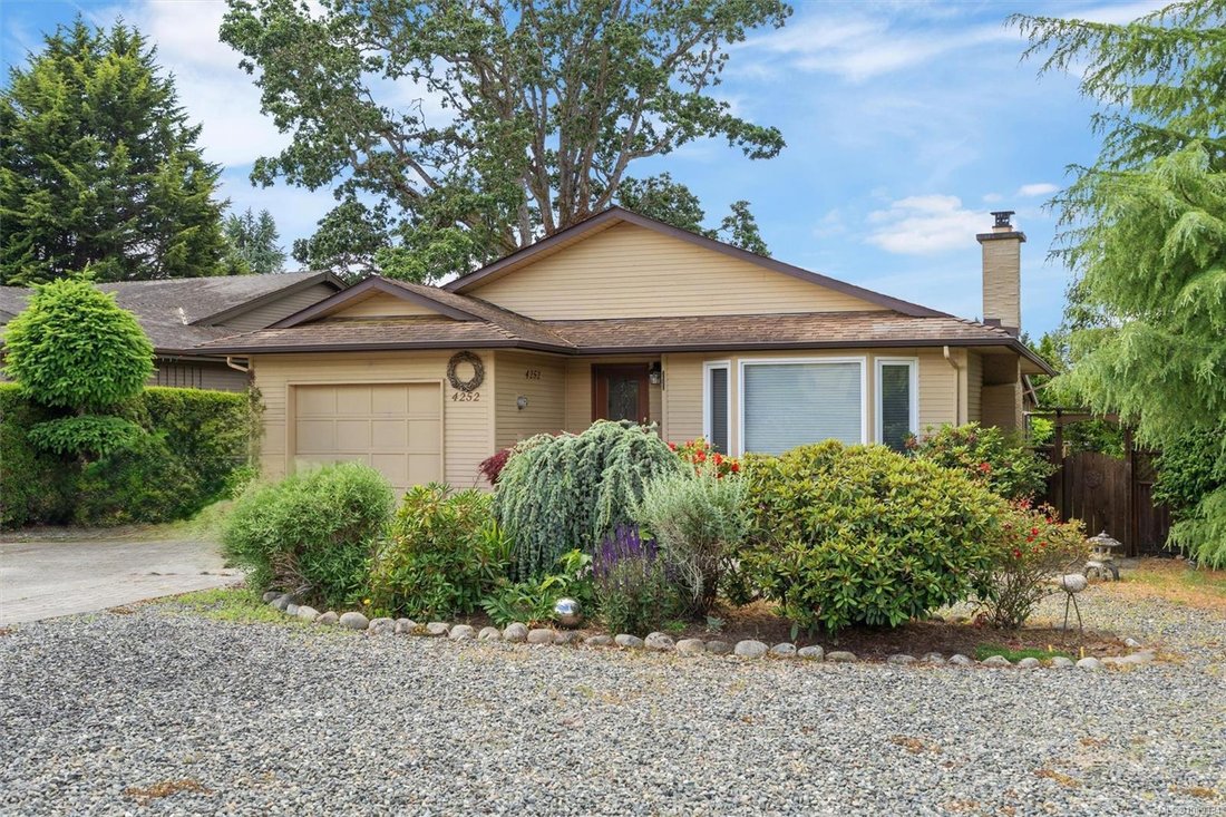House in Saanich, British Columbia, Canada 1 - 18123638