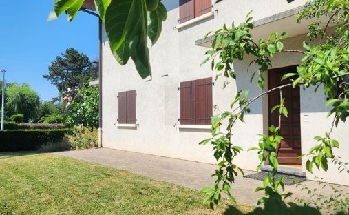 House in Ouest, Ville-la-Grand, France 1