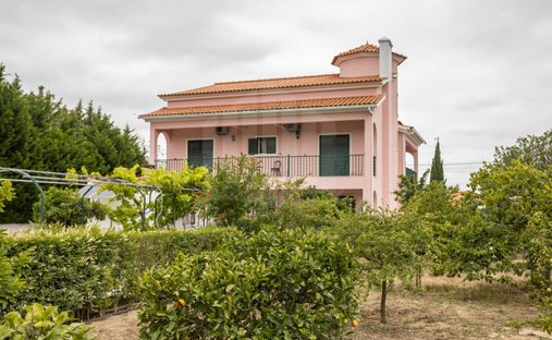 House in Azeitao (Sao Lourenco e Sao Simao), Setubal, Portugal 1