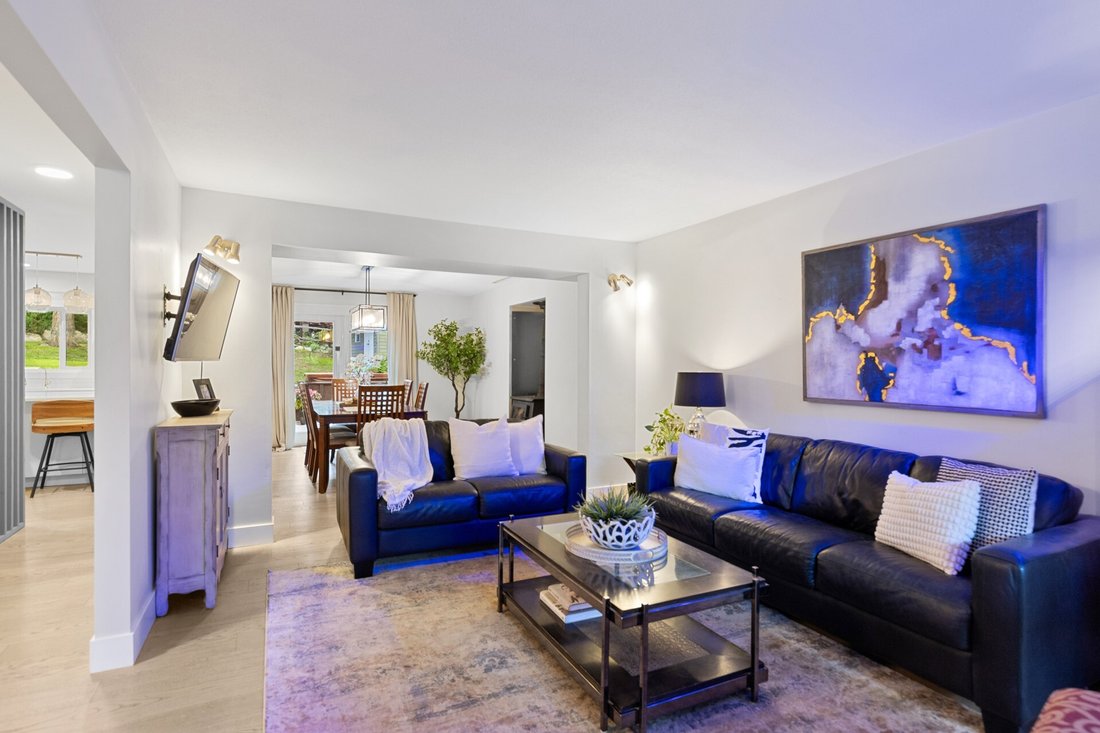 House in Kelowna, British Columbia, Canada 5 - 18123596