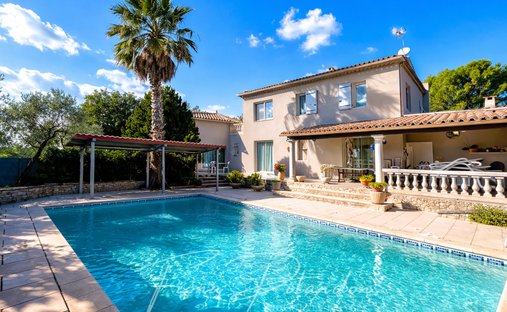Villa in Lauris, Provence-Alpes-Côte d'Azur, France 1