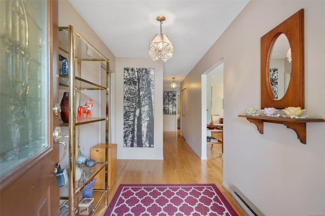 House in Saanich, British Columbia, Canada 3 - 18123638