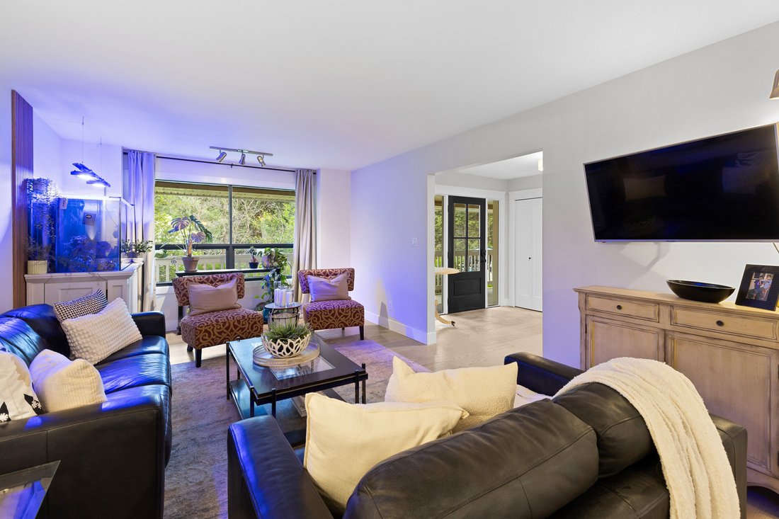 House in Kelowna, British Columbia, Canada 4 - 18123596