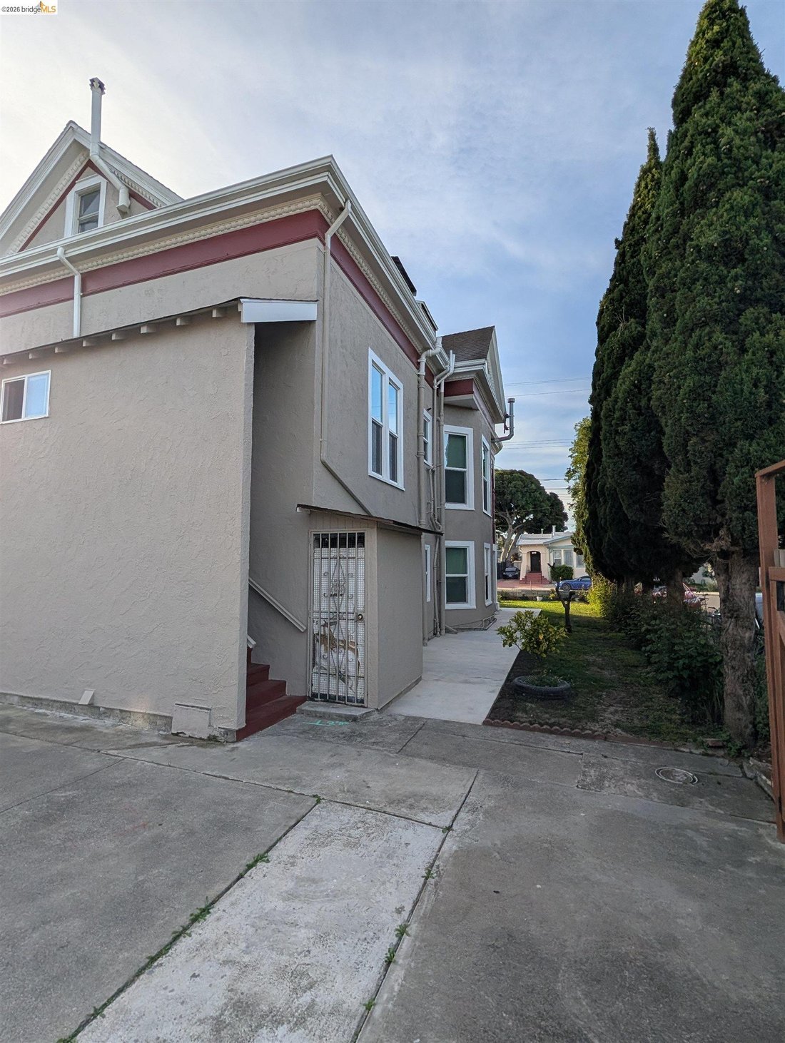 Oakland, California, United States 4 - 18124976