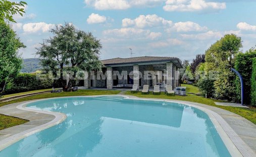 Villa in Capriolo, Lombardy, Italy 1