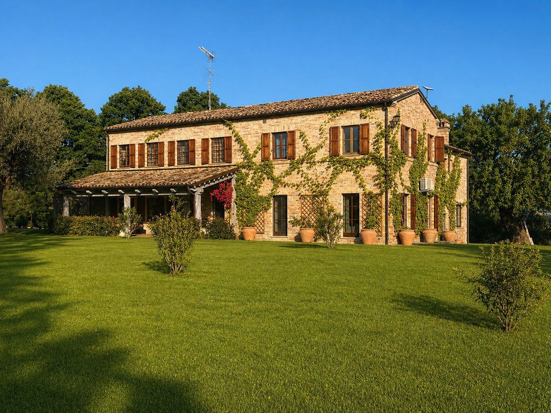 Villa in Terre Roveresche, Marche, Italy 1 - 18125533