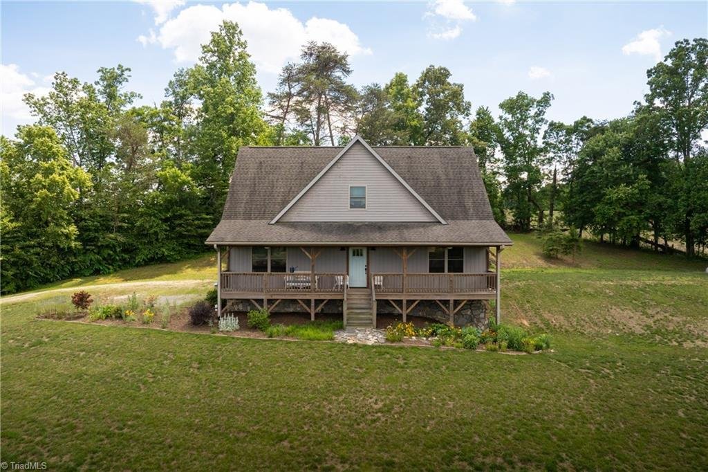 House in Ararat, North Carolina, United States 3 - 18125191