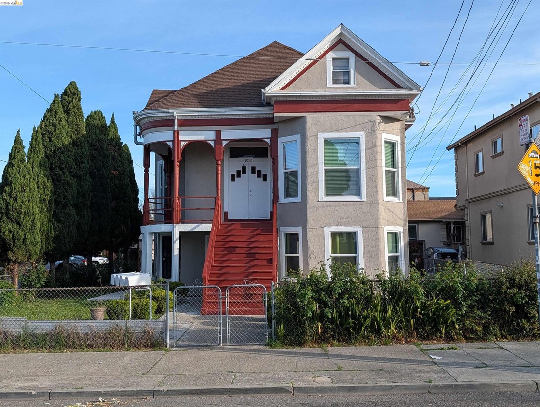 Oakland, California, United States 1 - 18124976