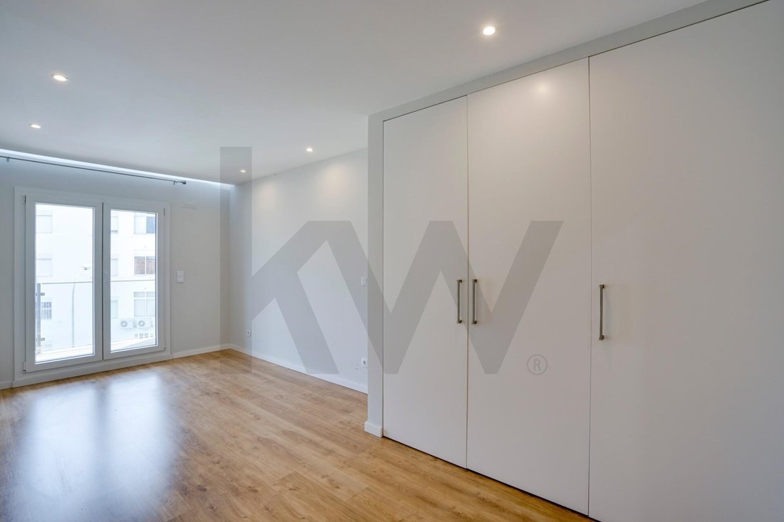 Apartment in Carnaxide e Queijas, Lisbon, Portugal 1 - 18125192